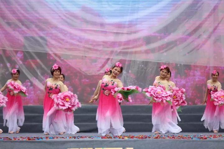 杭州姑娘一夜醒来被满地物资震撼，这些物资来自于哪里？游戏画面